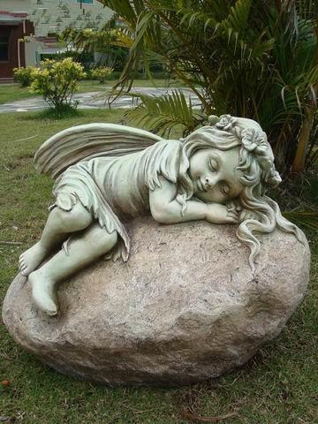 Statue Fairy Resting on Rock Sculpture Figurine Ornament Feature Garden Decor